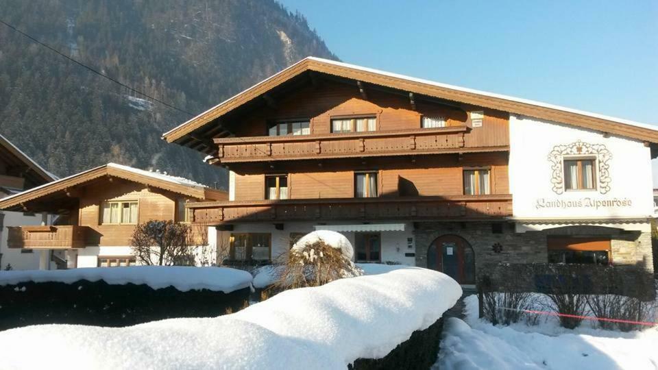 Apartmán Landhaus Alpenrose Mayrhofen Exteriér fotografie